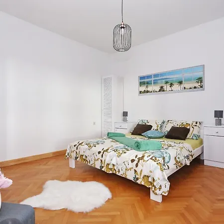 Fraj With Jacuzzi Apartamento *