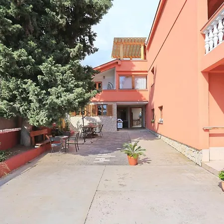 Fraj With Jacuzzi Appartamento