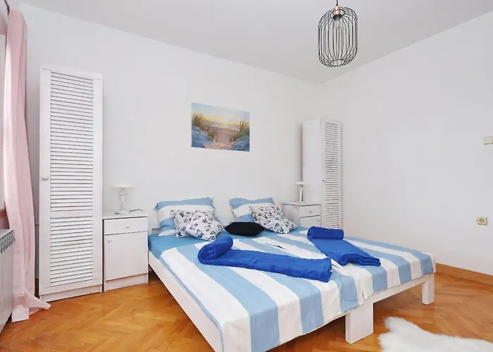 Fraj With Jacuzzi דירה *