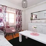 Fraj With Jacuzzi * Ζαντάρ
