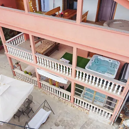 Apartamento Fraj With Jacuzzi Zadar