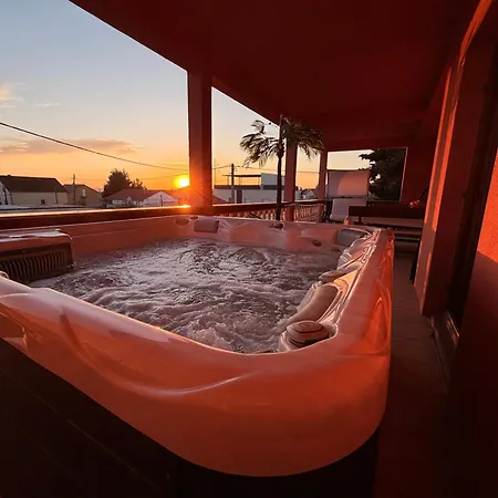 Fraj With Jacuzzi *