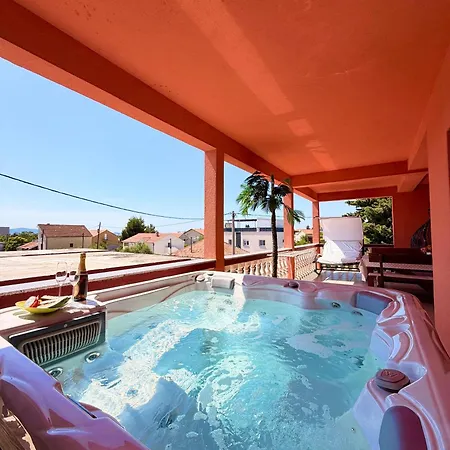 Fraj With Jacuzzi Apartman *