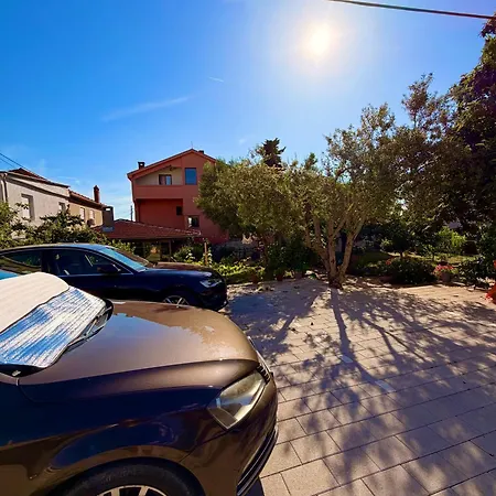 Fraj With Jacuzzi Apartment Zadar