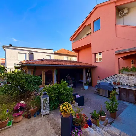 Apartment Fraj With Jacuzzi
