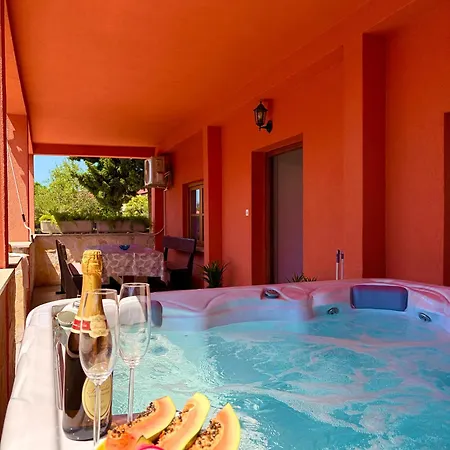 Apartment Fraj With Jacuzzi *