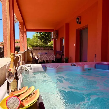 Fraj With Jacuzzi Apartment Zadar