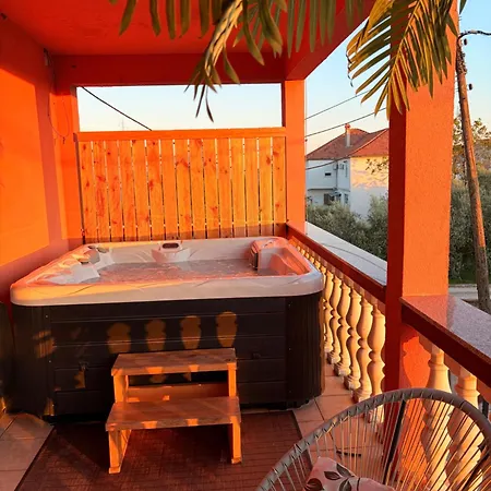 Fraj With Jacuzzi