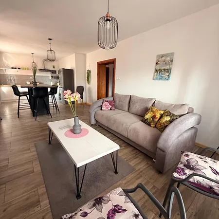 Apartment Fraj With Jacuzzi Zadar