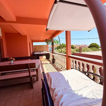 Fraj With Jacuzzi Apartment