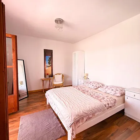 Apartment Fraj With Jacuzzi