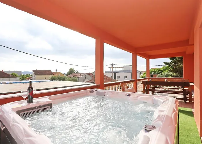 Fraj With Jacuzzi * 扎达尔