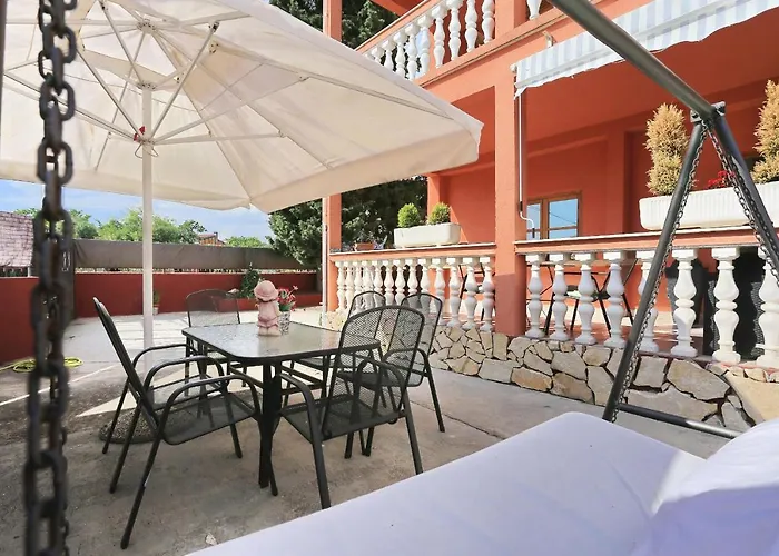 公寓 Fraj With Jacuzzi 扎达尔