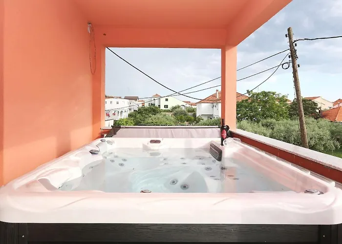 Fraj With Jacuzzi 公寓