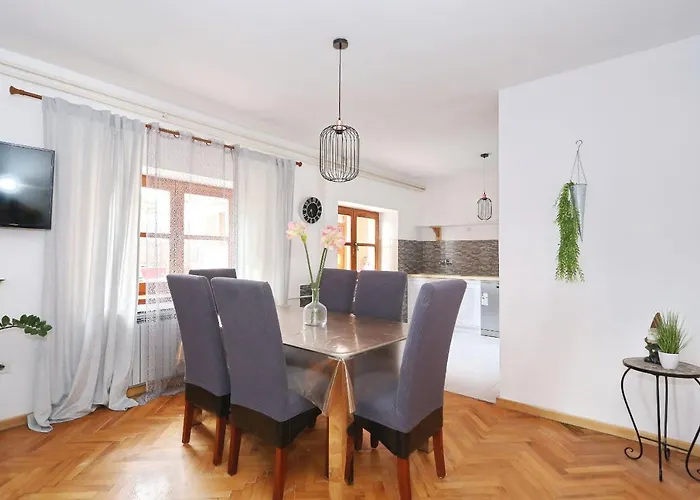 公寓 Fraj With Jacuzzi