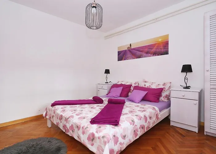 公寓 Fraj With Jacuzzi *