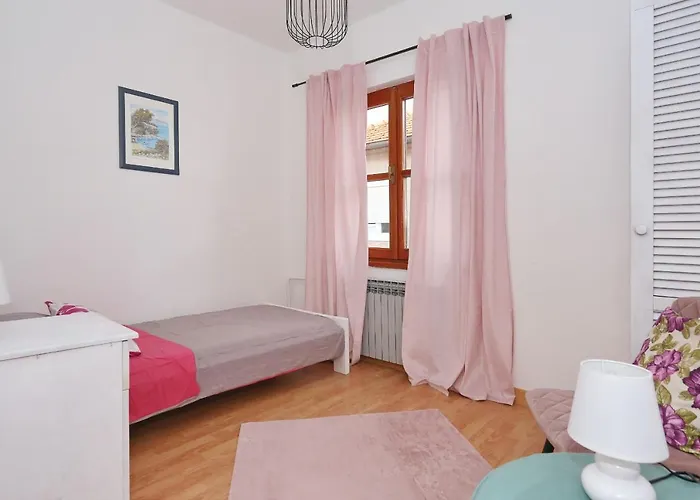 Fraj With Jacuzzi 公寓