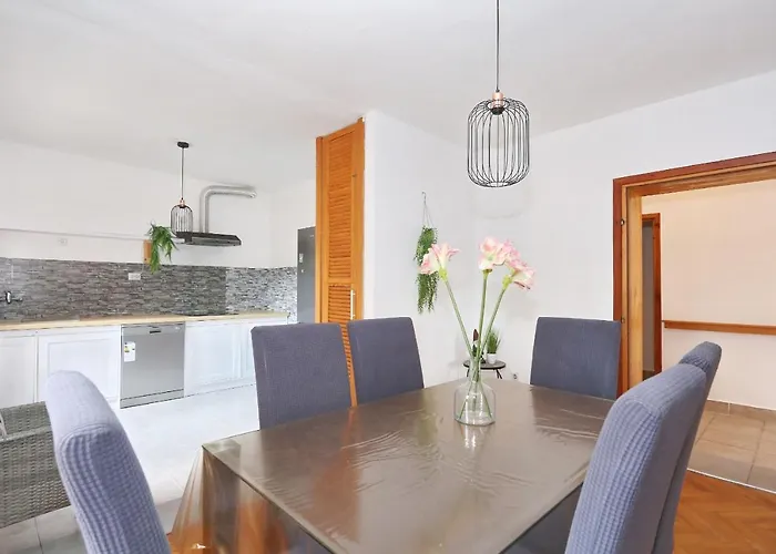 公寓 Fraj With Jacuzzi *