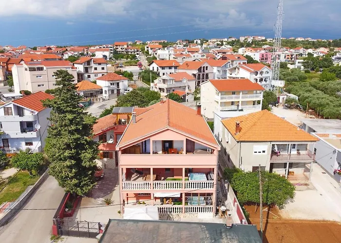 Fraj With Jacuzzi 公寓