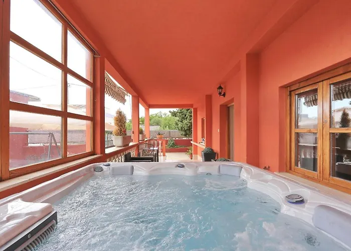 公寓 Fraj With Jacuzzi 扎达尔