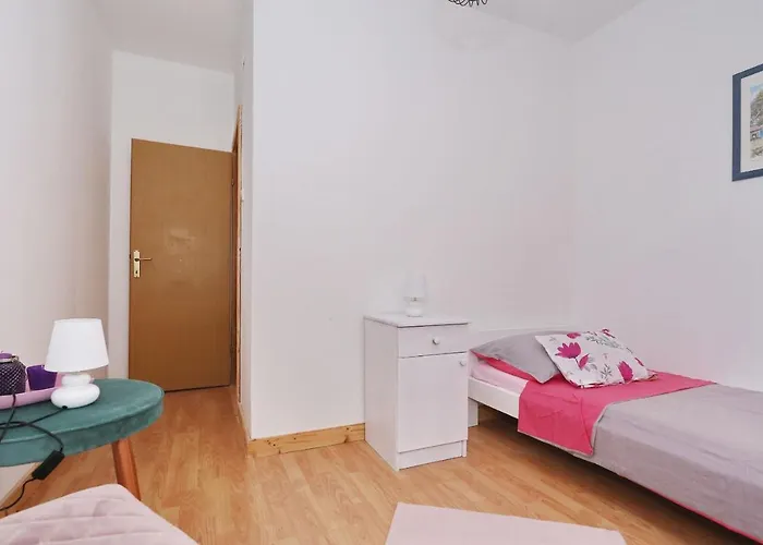 公寓 Fraj With Jacuzzi *