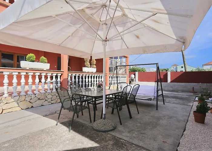 Fraj With Jacuzzi 扎达尔