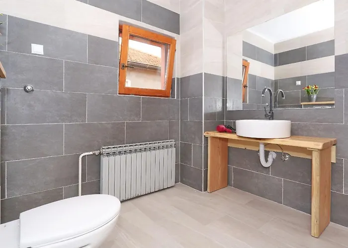 Fraj With Jacuzzi 扎达尔