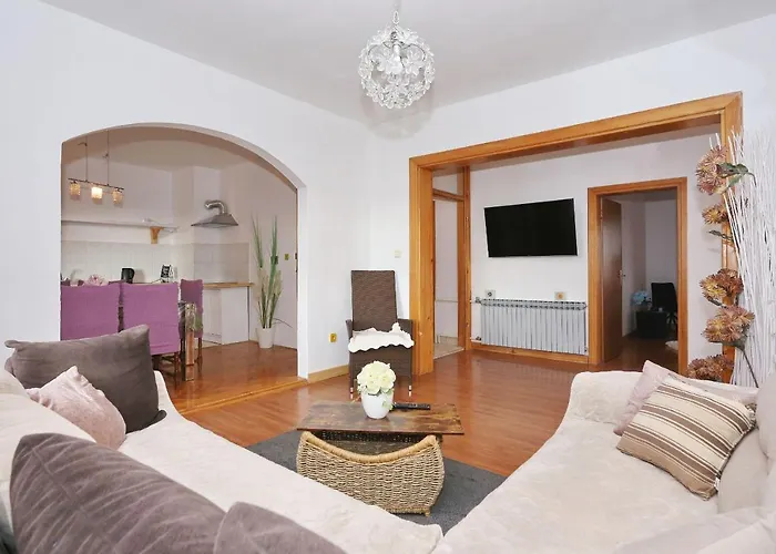 公寓 Fraj With Jacuzzi *