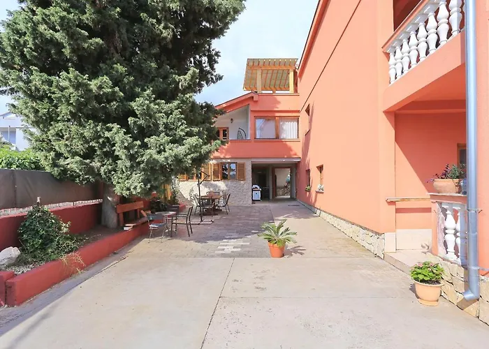 Fraj With Jacuzzi 公寓