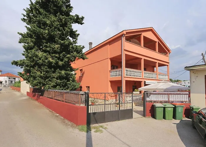 公寓 Fraj With Jacuzzi