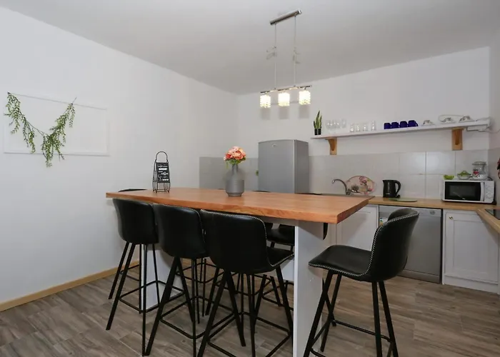 公寓 Fraj With Jacuzzi 扎达尔